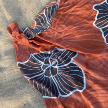 Load image into Gallery viewer, Hau ʻAlohi Pareo