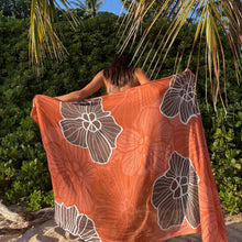 Load image into Gallery viewer, Hau ʻAlohi Pareo